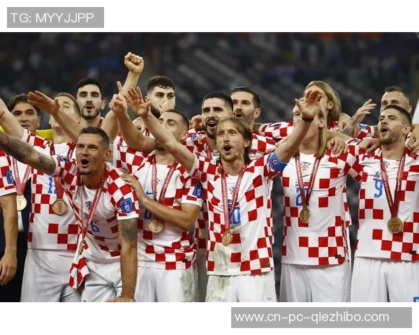 克罗地亚足球队老将们依然活力四射展现强大实力